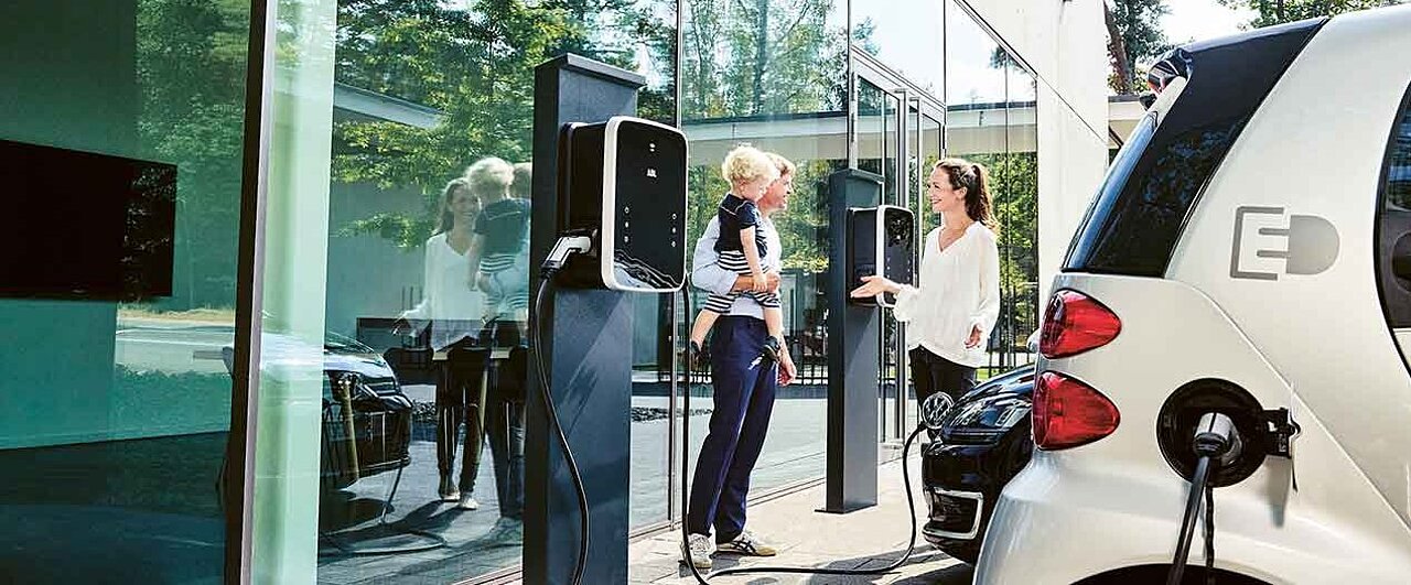 Mit intelligenten Ladesäulen im SmartHome das E-Auto laden I Lebensräume -  lebensräume